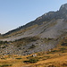 Im Abstieg vom Kom Vasojevićki - Blick im Gegenlicht auf die nördlichen Ausläufer des Berges.