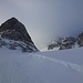 der Skiweg um den Schöberl ist teilweise sehr steil und nur noch mit den Frontzacken der Schneeschuhe zu gehen