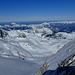 Der Rückweg zur Simonyhütte ist noch weit, mit Ski könnte man unten die Gletscherfläche nutzen und abkürzen