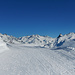 Der Winterwanderweg wendet sich beim Mittagstein nun dem Arlberg zu.