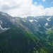 Der Hindelanger Klettersteig führt am First entlang zwischen Großem Daumen und Nebelhorn. Rechts das Retterschwanger Tal.