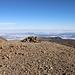Ein kleiner Steinhaufen liegt auf dem höchsten Punkt vom Montaña Blanca (2748m).