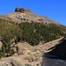 Sicht vom Parkplatz und Ausgangspunkt an der Strasse TF-21 bei Kilometer 56 zum heutigen Gipfel El Sombrero (2532m).