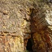 Rote Felsen unterhalb vom Gipfel der Thürnerflue (599,2m). Auch hier hat es eine kleine Höhle die aber nur 2-3m tief ist.