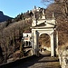 Il Secondo Arco, la Decima Cappella ed il Sacro Monte dall'Undicesima Cappella.