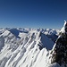 ... hier mit den steilen Ostflanken von Signina und Güner Horn, hinten Adula (Mitte), Aul und Terri (links davon)