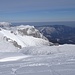 Vom Gipfel der Heukuppe geht es unschwer auf Skiern in wenigen Minuten zum Karl-Ludwig-Haus hinunter.