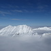 Gipfelblick nach Norden. Mein nächstes Gipfelziel, der Maisander, schafft es nur ganz knapp aus dem Nebelmeer...