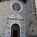 Il magnifico portale della chiesa diSan Giovanni. È opera dei fratelli Rodari, autori anche delle porte del duomo di Como, ed è della fine del XV secolo.