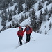 Lisbeth und [u andre] im steilen Aufstieg im Wängiswald