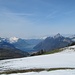 ein erster Ausblick auf den Vierwaldstättersee,
mit Niderbauen Chulm, Buochserhorn, Pilatus und Rigi-Kette