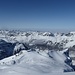 Gipfelblick übers Karstgebiet zu Füssen des Näbelchäpplers, rechts das "falsche" Strahlstöckli