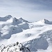 <b>Wildspitze</b>, ore 10.03. <br />Circa 25 scialpinisti stanno salendo da questo versante. I primi devono faticosamente aprire una traccia nella neve fresca caduta la notte scorsa (prova a cliccare sulla foto!).