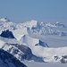 Zoom zum auffälligen Tschingellochtighorn und anderen Gipfeln