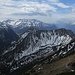 Vom Kuegrat auf Helwang- und Alpspitz, dahinter Liechtensteiner Größen, Haldensteiner Calanda und Pizol-Gebiet.