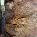 Kletterroute und Eisenbänderung im Gestein