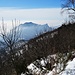Dal Monte Piambello guardando verso Sud si può vedere anche il Monte Rho di Arcisate.