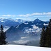 Blick vom Engelstock über den teilweise noch zugefrorenen Lauerzersee zu den Rigiausläufern - und höheren Zentralschweizer Gipfeln