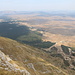 Im Abstieg vom Savin kuk - Ausblick vom 2.143 m hohen Vorgipfel ins dunstige Umland, wo auch Žabljak und die Tara-Schlucht zu erahnen sind.