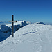 So nah das Skigebiet auch ist, den Gipfel hat man für sich alleine.
