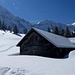 Herrlich verschneite Landschaft mit frischem Pulverschnee vom Vortag