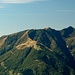 Hier hat man eine schoene Aussicht auf den Monte Tamaro (1962m) auf der anderen Seite der Magadinoebene.