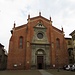 La chiesa di San Domenico. In stile gotico lombardo ha un magnifico portale rinascimentale del 1505. Negli stipiti sono collocate le statue di San Domenico e di Santa Caterina da Siena.
