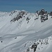  Der Dreispitzkopf ist neben der Kalkwand für Tuxer Verhältnisse schwierig (II) zu erreichen. Der ihm nördlich vorgelagerte Breitenkopf hat 3 Erhebungen u. kann von NO mit Skier erstiegen werden.