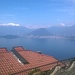 Un rilassante scorcio panoramico sul Lago Maggiore scendendo a Laveno.