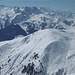 Blick vom Isskogel in südwestliche Richtung. Ich befinde mich in unmittelbarer Nähe des Torhelms der Kitzbüheler Alpen u. sehe den von hier nicht weit entfernten Torhelm der Zillertaler Alpen!