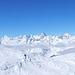 am Gipfelgrat ergibt sich eine prächtige Sicht zum höchsten Berner - und Gefolge