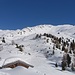 An der Arztaler Alm mit Blick zum Kreuzjoch