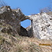 finestra ad arco nella roccia