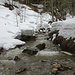 Musste Steine verlegen, um trocken ans andere Ufer zu gelangen