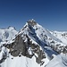 Blick vom Gipfelgrat zum prächtigen Fläugenfadhorn