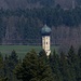 Ein eigenartiger Blick: von  der ausgedehnten Ortschaft Waakirchen ist nur eines zu sehen: der typische Kirchturm! Vom Nesselscheiberücken gleich nebenan sieht man [http://www.hikr.org/gallery/photo2027197.html?post_id=106163 Waakirchen] besser!