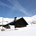 <b>In meno di un chilometro di dolce salita arrivo agli otto chalet di Ronco di Gualdo (1573 m). Solo il primo è attualmente abitato: gli occupanti si godono una natura di primissimo ordine, con una coltre di circa un metro e mezzo di neve. </b>
