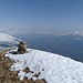 Auf dem Gipfel des Zwölfihorns mit dem Ausblick über das Domleschg.