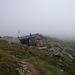 Die Binntalhütte im Nebel