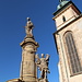 Most - Blick entlang der Nepomuk-Statue und des Turms der Kirche Mariä Himmelfahrt.