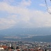 Blick über Innsbruck zu den Tuxer Bergen