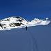 Das Val d'Agnel öffnet sich - und es bieten sich Skitouren in alle Himmelsrichtungen an. Zum Piz Campagnung steuert man den Grat links an.