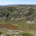 Peña Trevinca - Ausblick am Gipfel über ein kleines Tal in etwa südliche Richtung.