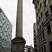 Il "Monument to the Great Fire of London" fra Monument Street e Fish Street Hill.