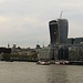 Gru e grattacieli dal Tower Bridge.