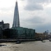 Il grattacielo progettato da Enzo Piano, detto "The Shard" e, sulla sinistra, la City Hall, il municipio di Londra.