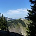 Der Rotkopf (1602 m) ist nur sieben Meter niedriger als der Stolzenberg (1609 m), aber viel lohnender. Nicht unterhalb auf dem Normalweg vorbeilaufen!