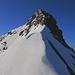 Piz Fliana (3281,0m): <br /><br />Endlich stand ich auf dem obersten, jungfräulichen Nordgrat vor dem felsigen Gipfelkopf. Der Felsgrat ist gut gestuft mit zwei kurzen Kletterstellen im Schwierigkeitsbereich II-.<br />