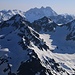 Piz Fliana (3281,0m):<br /><br />Gippfelaussicht im Gegenlicht zum Fluchthorn / Piz Fenga (3398,0m). Links vorn ist die Dreiländerspitze (3197m).