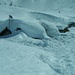 Le baite all'alpe Prabello (2.287m) ancora piene di neve